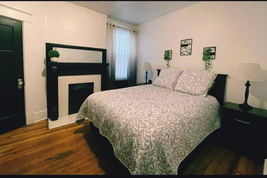 ピッツバーグLovely 2Br W Office Space - King Bed & Alexaアパートメント エクステリア 写真