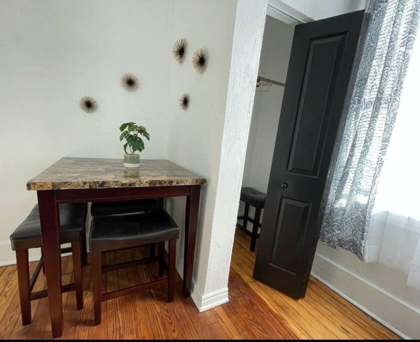 ピッツバーグLovely 2Br W Office Space - King Bed & Alexaアパートメント エクステリア 写真